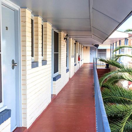 Cowra Motor Inn Экстерьер фото