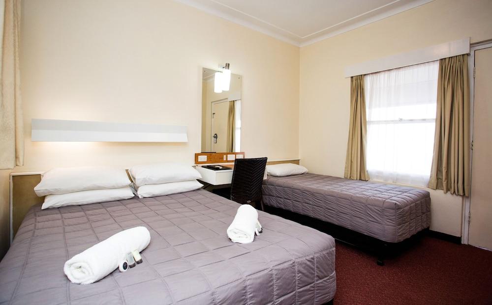 Cowra Motor Inn Экстерьер фото