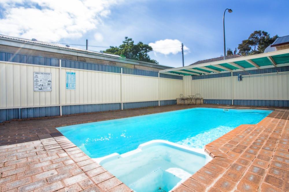 Cowra Motor Inn Экстерьер фото