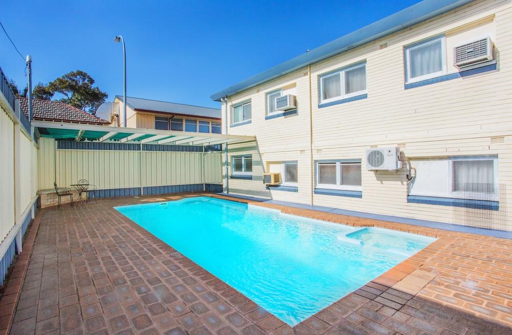 Cowra Motor Inn Экстерьер фото