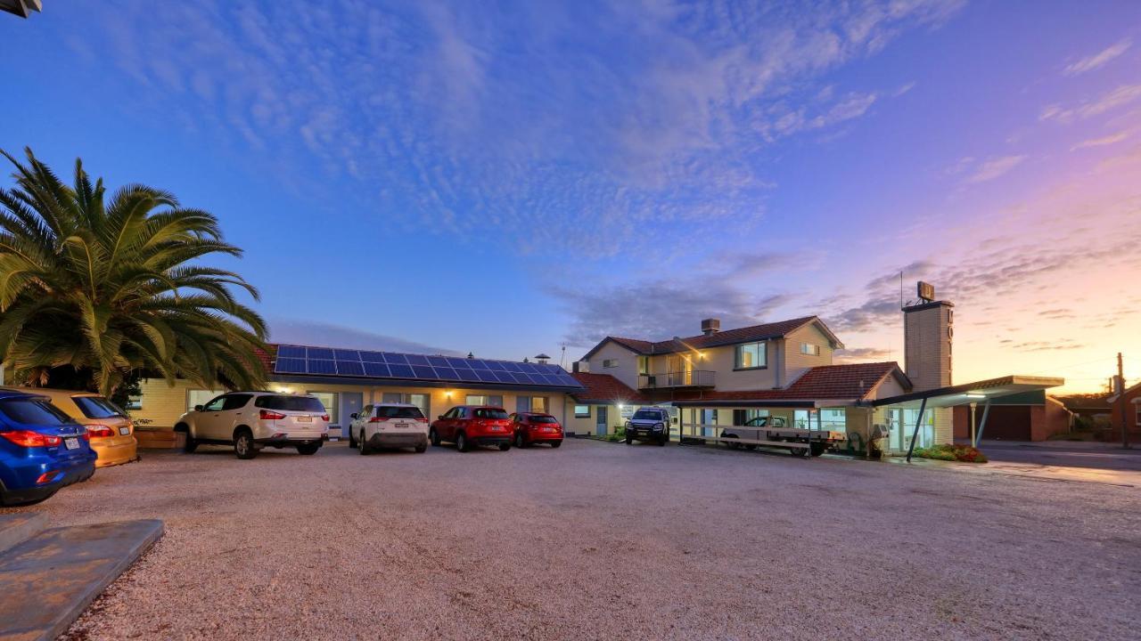 Cowra Motor Inn Экстерьер фото