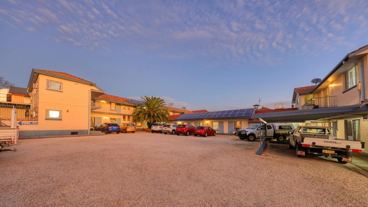 Cowra Motor Inn Экстерьер фото