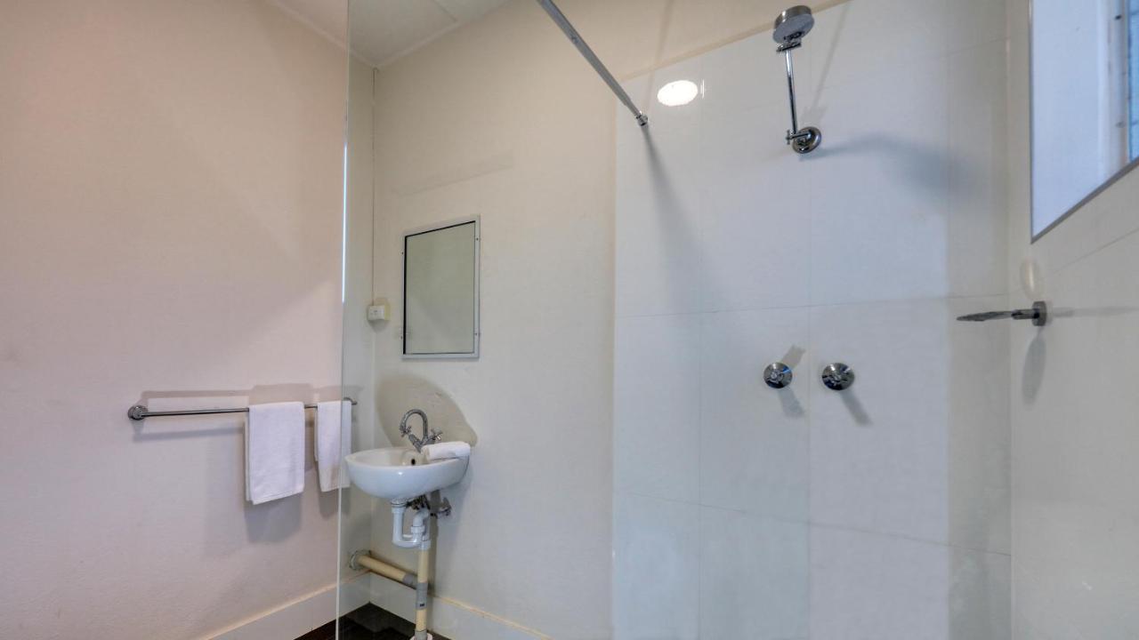 Cowra Motor Inn Экстерьер фото