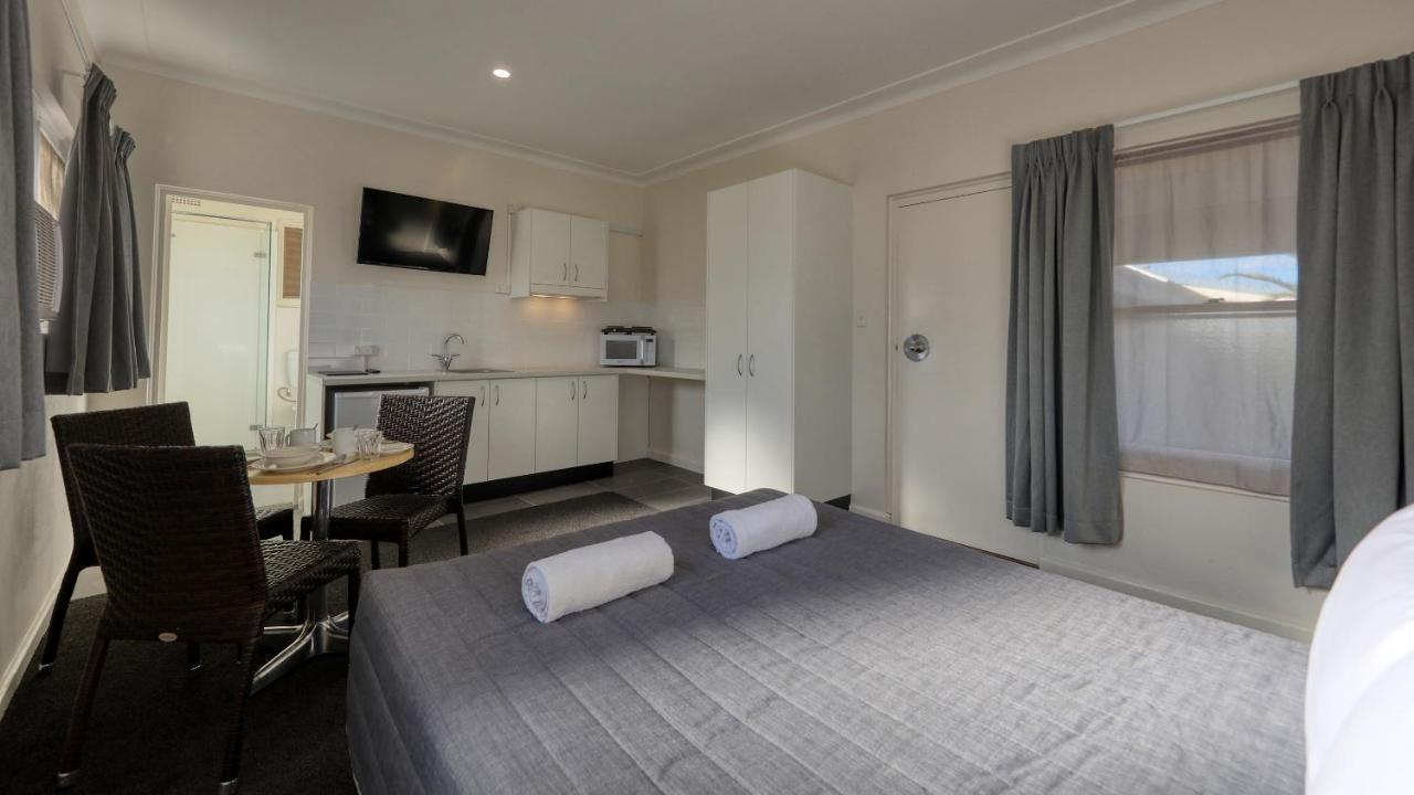Cowra Motor Inn Экстерьер фото