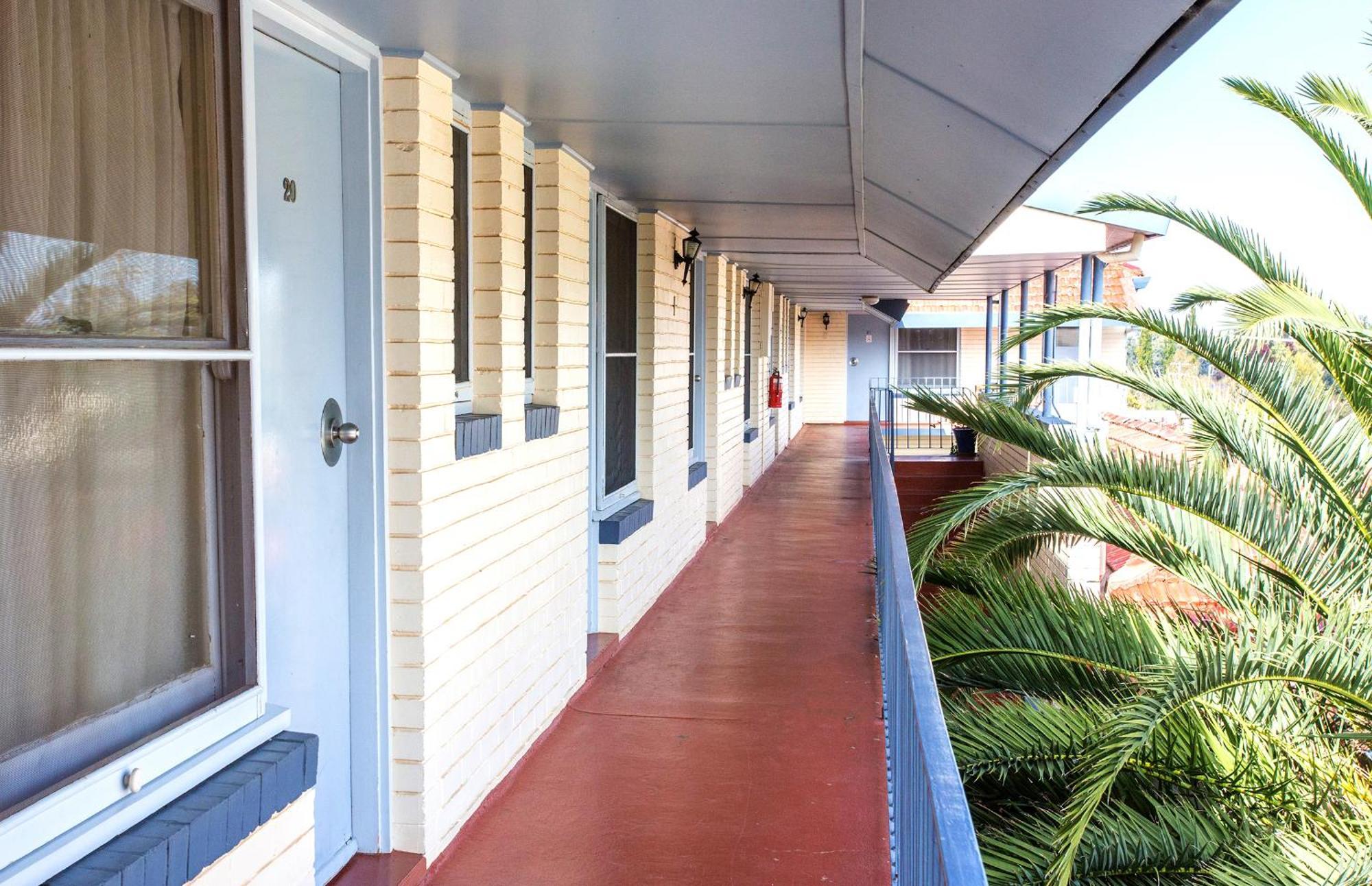 Cowra Motor Inn Экстерьер фото