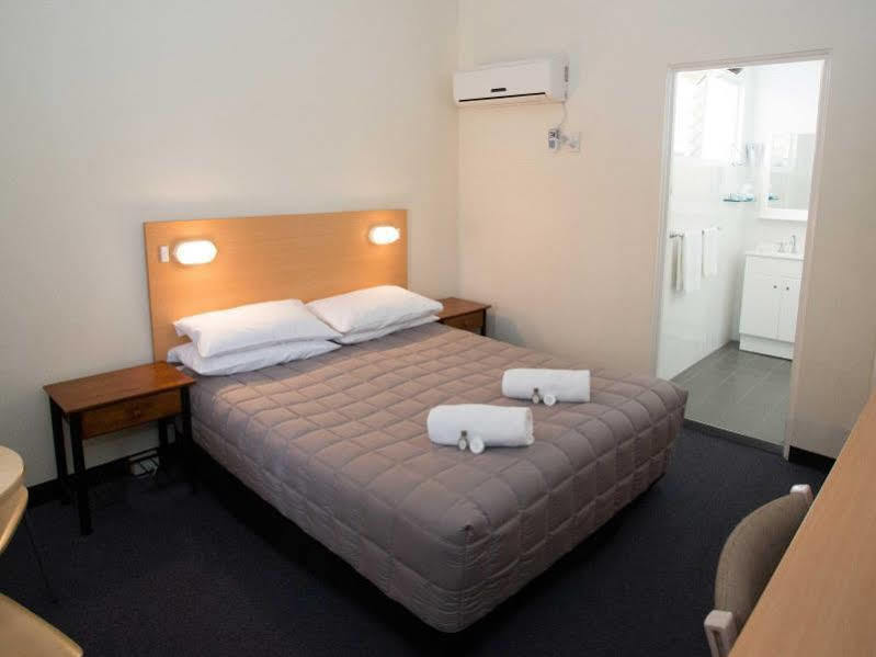 Cowra Motor Inn Экстерьер фото